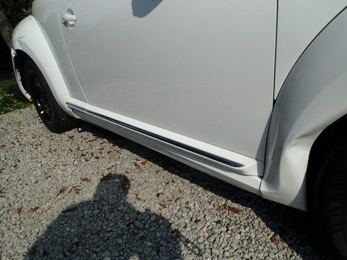 2013 Volkswagen Beetle Convertible, 813 miles, clear title, non salvage, damaged, image 9