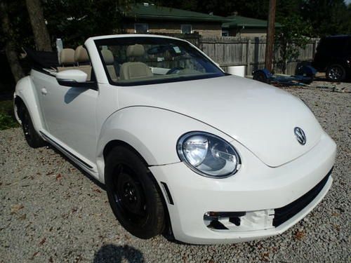2013 Volkswagen Beetle Convertible, 813 miles, clear title, non salvage, damaged, image 10