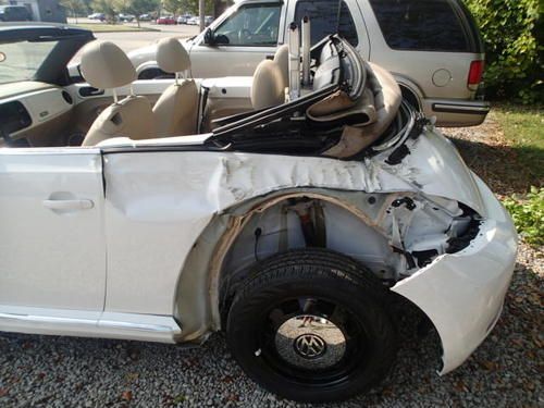 2013 Volkswagen Beetle Convertible, 813 miles, clear title, non salvage, damaged, image 13
