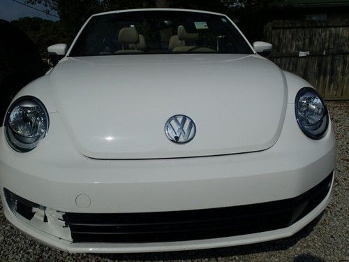 2013 Volkswagen Beetle Convertible, 813 miles, clear title, non salvage, damaged, image 14