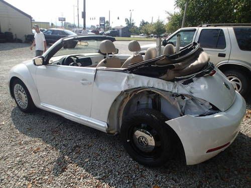 2013 Volkswagen Beetle Convertible, 813 miles, clear title, non salvage, damaged, image 15