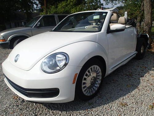 2013 Volkswagen Beetle Convertible, 813 miles, clear title, non salvage, damaged, image 17