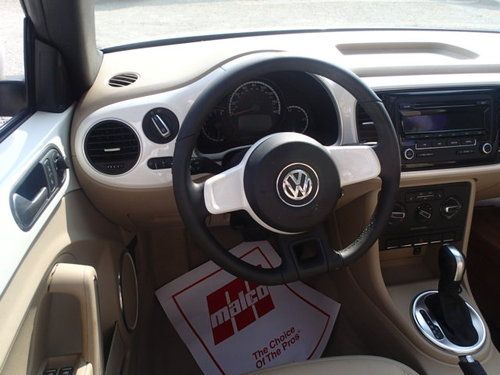 2013 Volkswagen Beetle Convertible, 813 miles, clear title, non salvage, damaged, image 18
