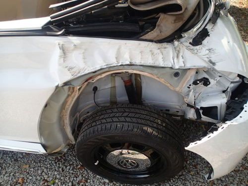 2013 Volkswagen Beetle Convertible, 813 miles, clear title, non salvage, damaged, image 19