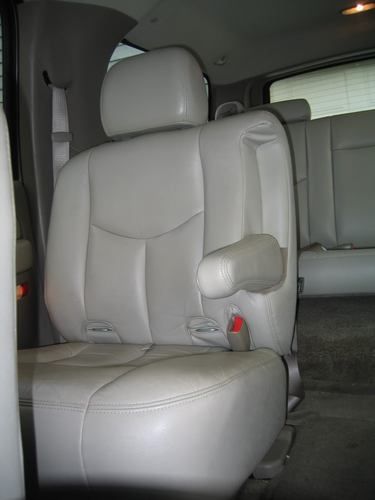 2002 Chevrolet Suburban 1500 LT Sport Utility 4-Door 5.3L, image 4