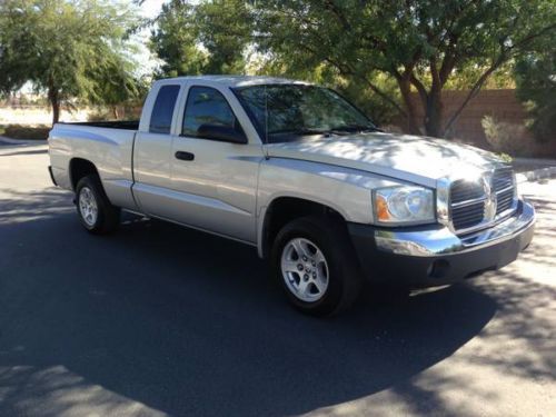 2005 dodge dakota slt extended cab pickup 4-door 4.7l