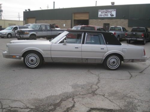 1988 lincoln town car signature sedan 4-door 5.0l no reserve