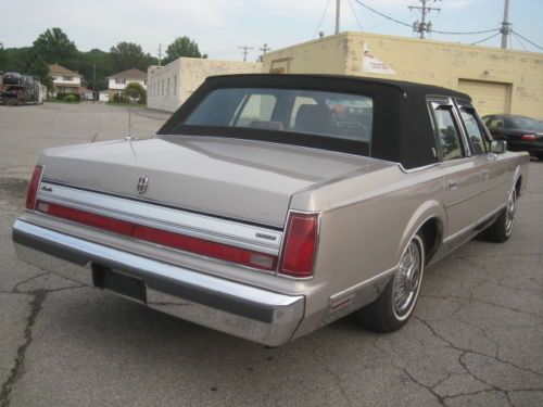 1988 Lincoln Town Car Signature Sedan 4-Door 5.0L NO RESERVE, image 2
