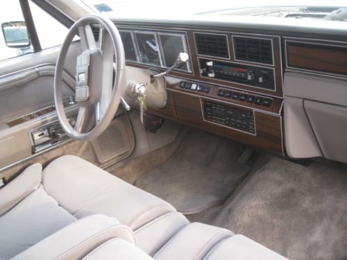 1988 Lincoln Town Car Signature Sedan 4-Door 5.0L NO RESERVE, image 6