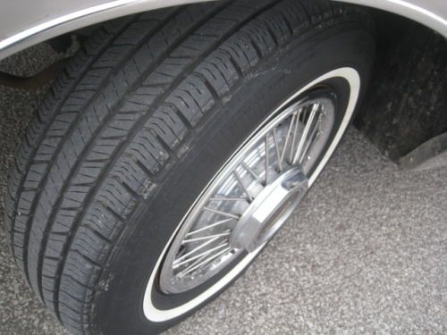 1988 Lincoln Town Car Signature Sedan 4-Door 5.0L NO RESERVE, image 7