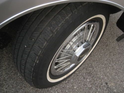 1988 Lincoln Town Car Signature Sedan 4-Door 5.0L NO RESERVE, image 9