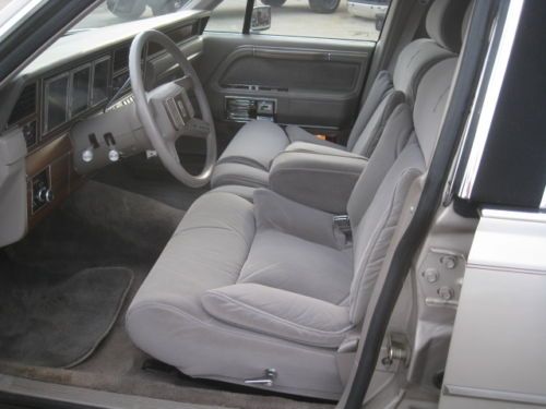 1988 Lincoln Town Car Signature Sedan 4-Door 5.0L NO RESERVE, image 10