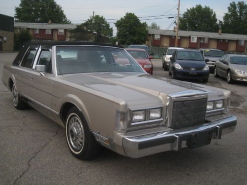 1988 Lincoln Town Car Signature Sedan 4-Door 5.0L NO RESERVE, image 16