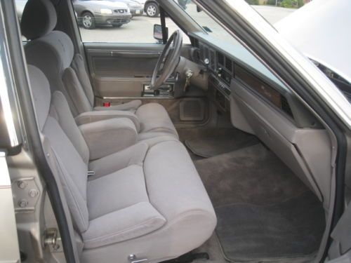 1988 Lincoln Town Car Signature Sedan 4-Door 5.0L NO RESERVE, image 18