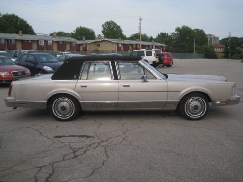 1988 Lincoln Town Car Signature Sedan 4-Door 5.0L NO RESERVE, image 19