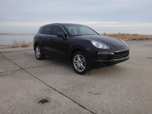 2012 porsche cayenne, many options + extras!!