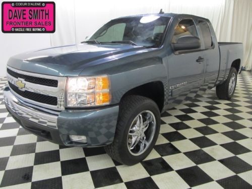 2007 extended cab, short box, tow hitch, custom wheels and tires, dual climate