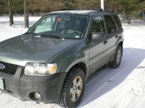 Green, v-6 , all wheel drive, power moonroof, towing pkg