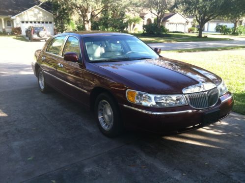 2002 lincoln town car only 68k miles, no accidents 2 owner very nice condition!