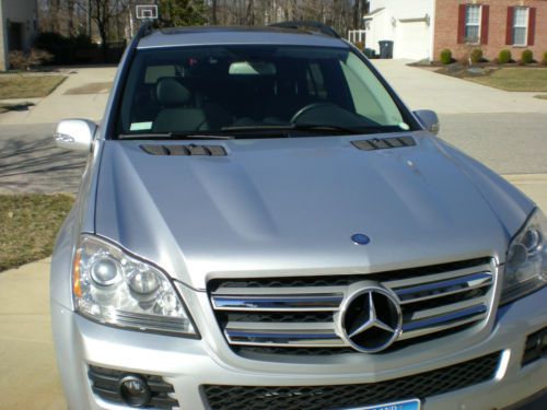 Super clean mint condition mercedes -benz gl450 4matic