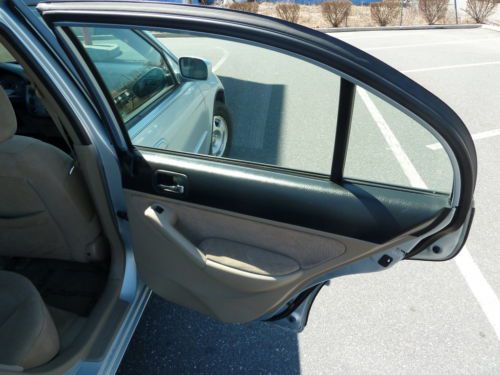 2003 Honda Civic Hybrid 1-Owner No Reserve!!!, image 29