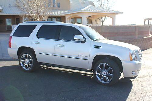 2010 low milage escalade excellent condtion!!!!