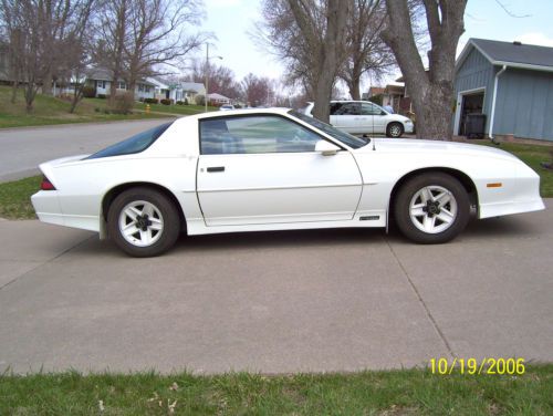 Wow! 1989 chevy camaro rs - pristine! 27k miles - v8 - garaged - car covered