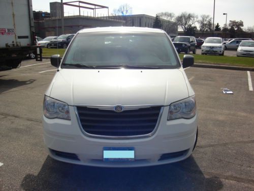 2008 chrysler town &amp; country / white / 163,123 miles