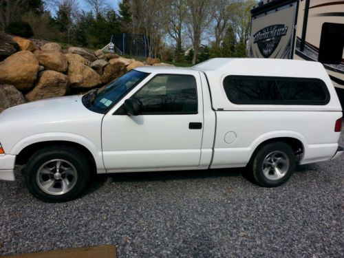 2001 chevy s-10 pick up with cap