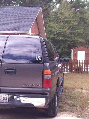 2002 Chevrolet Suburban one owner, image 2