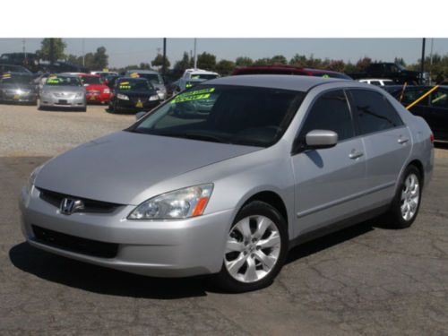 Gray 4dr sedan i4 2.4l engine w/ fwd