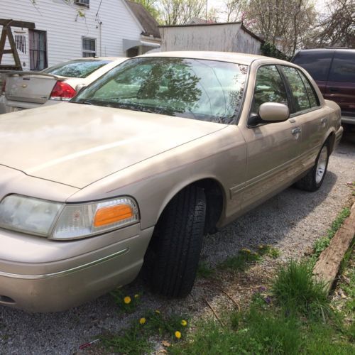 1998 ford crown victoria 4-door 4.6l gold