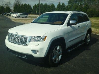 New demo 5.7l v8 hemi am/fm/sat/cd/nav/bluetooth - full factory warr - financing