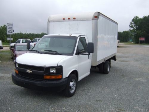 2004 chevrolet 3500 reefer unit box truck with ramp