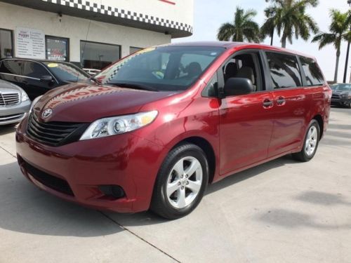 2011 toyota sienna 1 owner no accidents full manufacture warranty