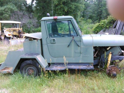 Cj 10a-amc flight line tow tractor