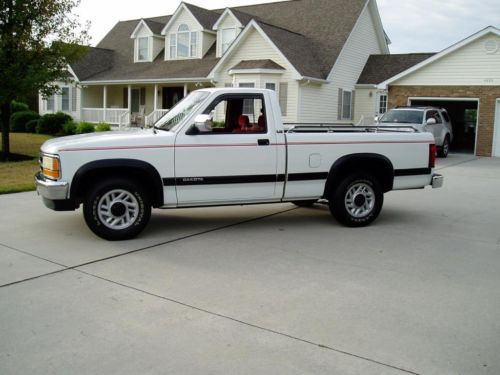 1992 dodge dakota le. 56k actual miles.. automatic. a/c. awesome truck.