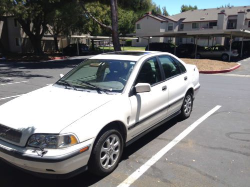 2000 volvo s40 base sedan 4-door 1.9l