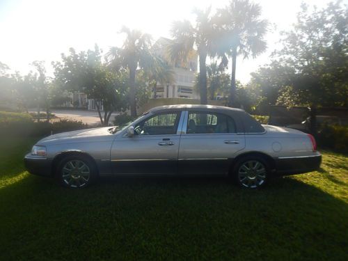 2004 lincoln town car ultimate