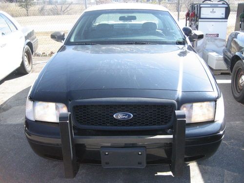 2001 ford crown victoria for parts (fleet #060003)