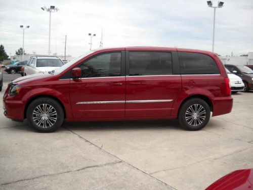 2014 chrysler town & country s