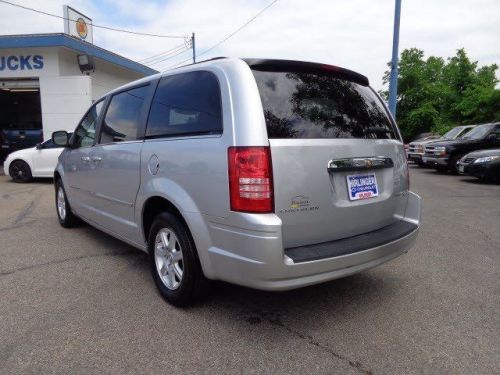 2010 chrysler town & country touring