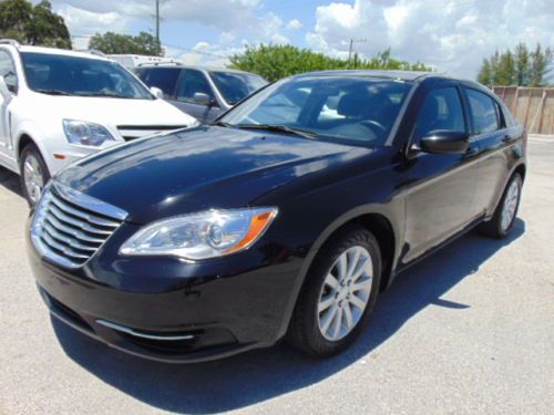 *the deal of deals* 2012 chrysler 200 touring - sunroof - 17&#034; alloys - bluetooth