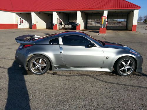 2004 nissan 350z touring coupe 2-door 3.5l