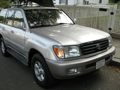 Beautiful loaded 1999 toyota land cruiser.  104,648 miles.