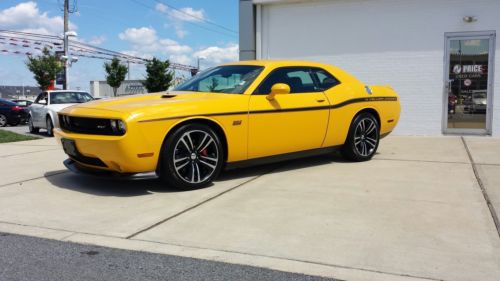*** rare - future collectible !!! *** 2012 &#034;yellow jacket&#034; srt8 ** only 7k miles