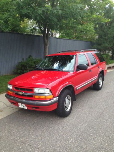 Classic red 2001 red chevrolet &#034;chevy&#034; blazer 188,000 miles, 4 wheel drive 6 cyl