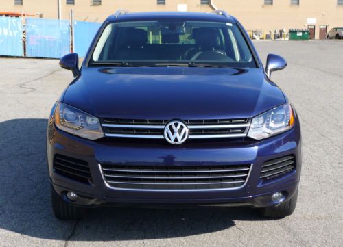 2013 volkswagen touareg v6 awd fully loaded, navigation, panoramic sunroof