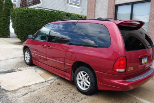 Handicap van - 1999 dodge grand caravan - low mileage