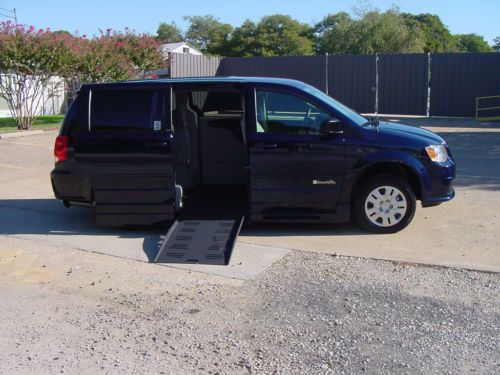 575 mile 2014 dodge grand caravan se braun xt wheelchair handicapped ramp van